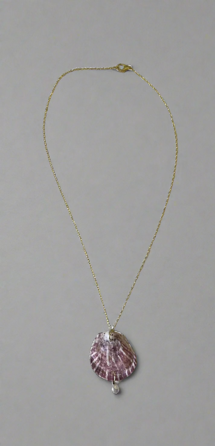 Large pendant necklace with pearl